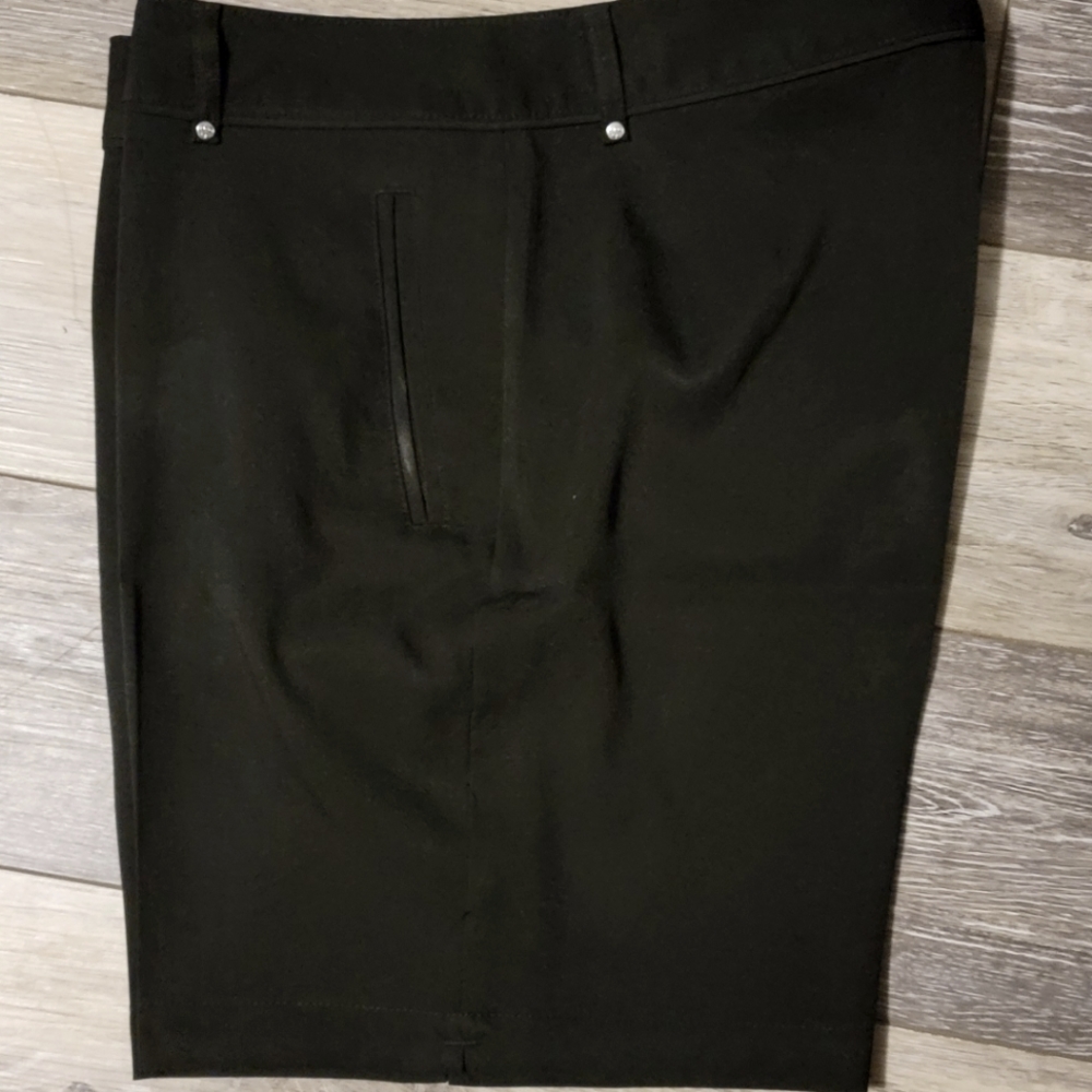 Black Lady Hagen golf shorts